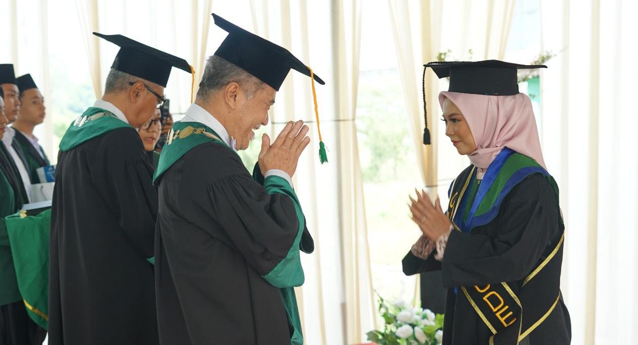 Gelar Wisuda Ke Iv Unu Purwokerto Lepas Mahasiswa Terbaiknya