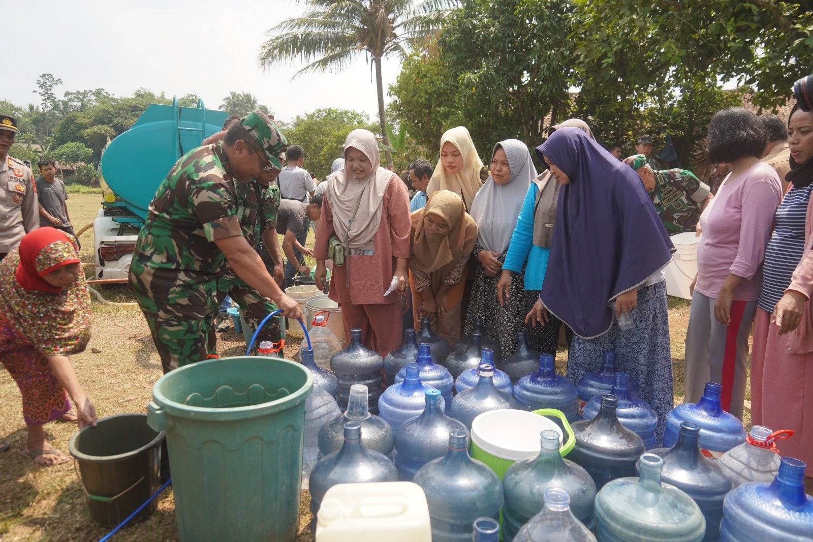 Kekeringan.. Korem 064/MY Bantu Air Bersih Di Kab. Lebak – BELANEGARANEWS