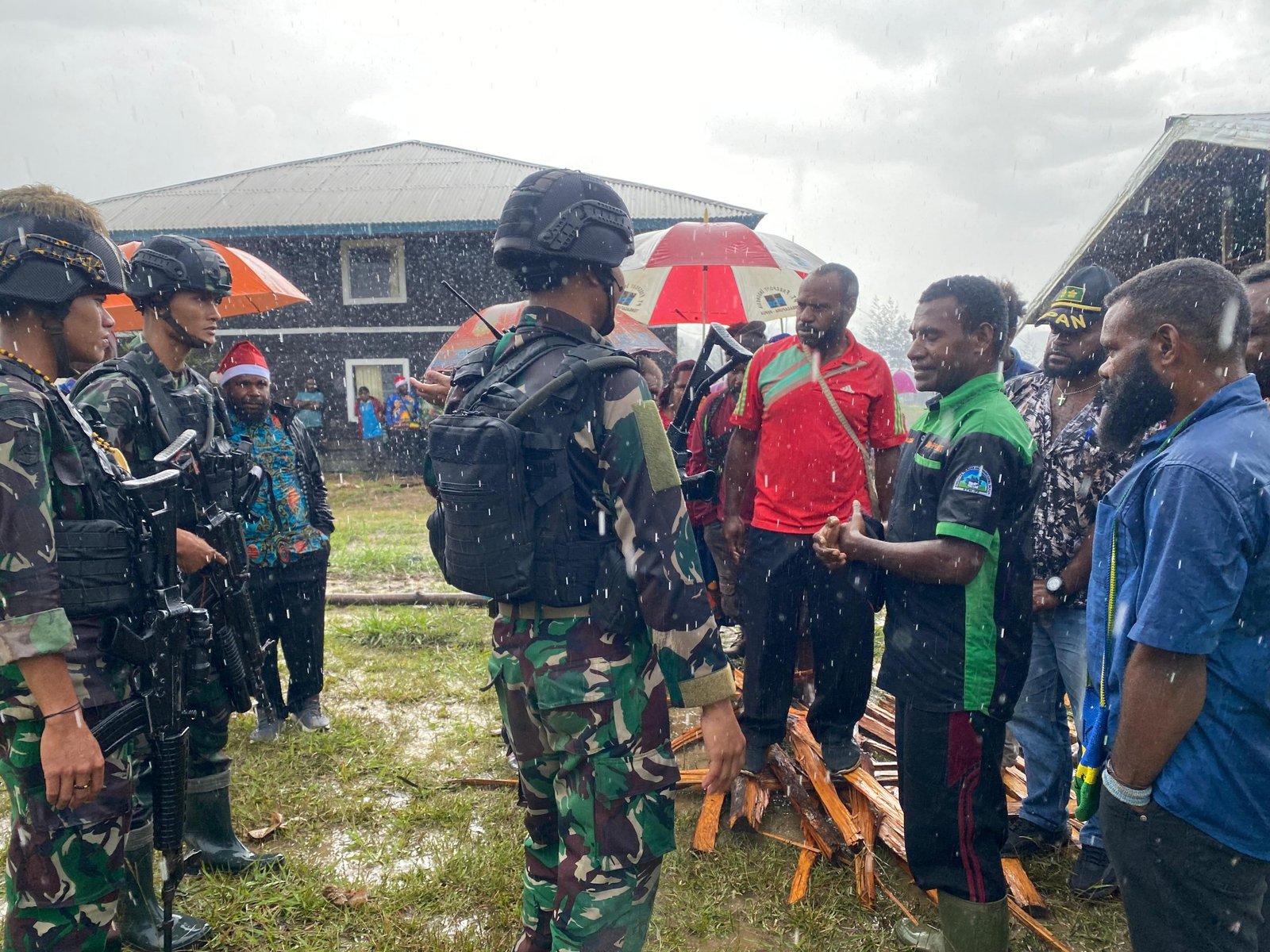 Perayaan Tahun Baru 2024 Satgas TNI 300 Siliwangi Bersama Masyarakat