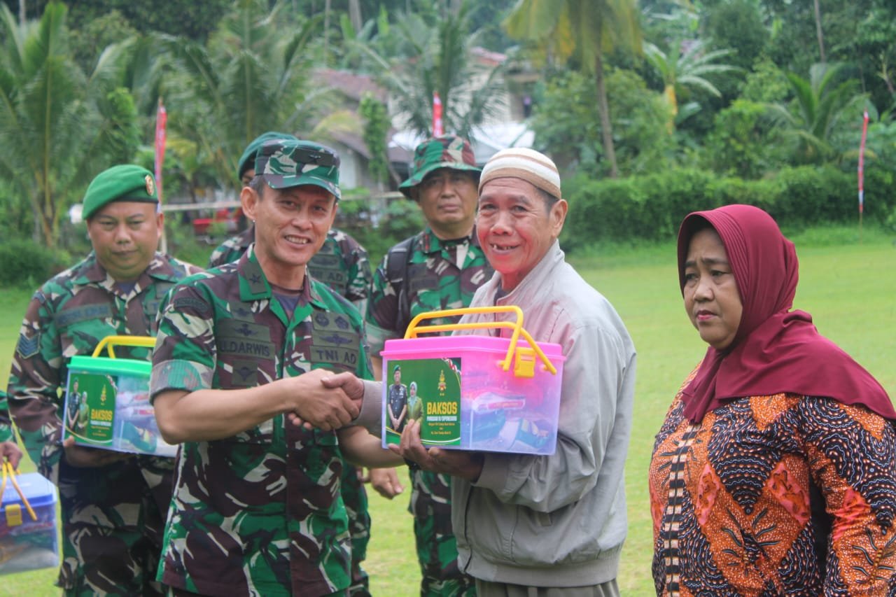 Kasdam Iv Diponegoro Bersama Masyarakat Dan Forkopimda Gotong Royong