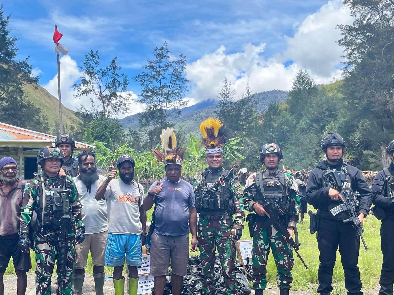 Acara Bakar Batu Pemberian Gelar Kehormatan Dangmagai Dari Suku Damal