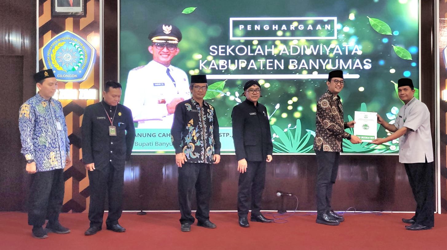 Pj Bupati Banyumas Serahkan Penghargaan Sekolah Adiwiyata – BELANEGARANEWS